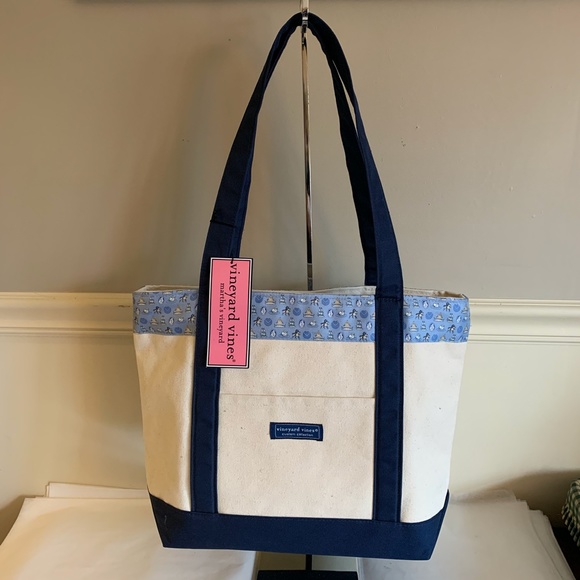 Vineyard Vines Handbags - VINEYARD VINES "Boston Custom Print" Classic Tote